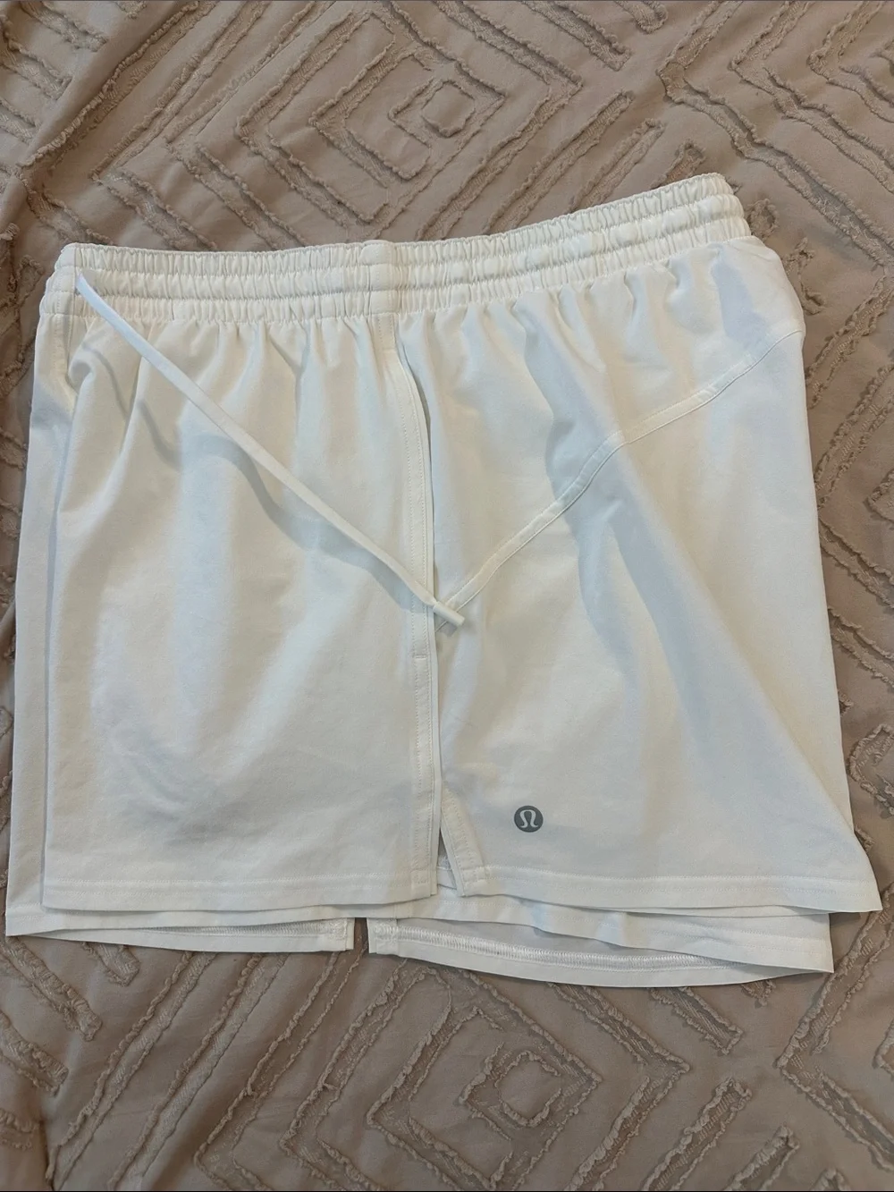 lululemon athletica hotty hot White Women's Athletic Shorts - Picture 2 of 5